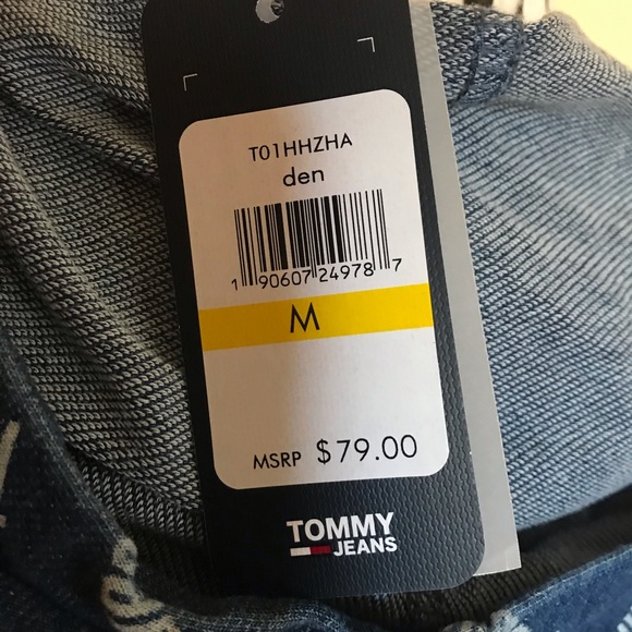 TOMMY JEANS LOGO HOODIE - Picture 7 of 7